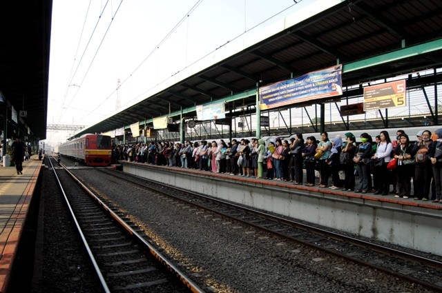 Perjalanan KRL Tanah Abang- Rangkasbitung Terganggu