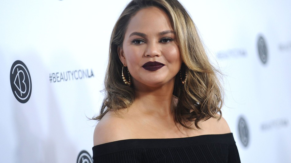 Cerita Chrissy Teigen Menghadapi Perundungan di Medsos