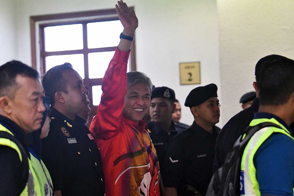Mantan Wakil PM Malaysia Tiba di Pengadilan