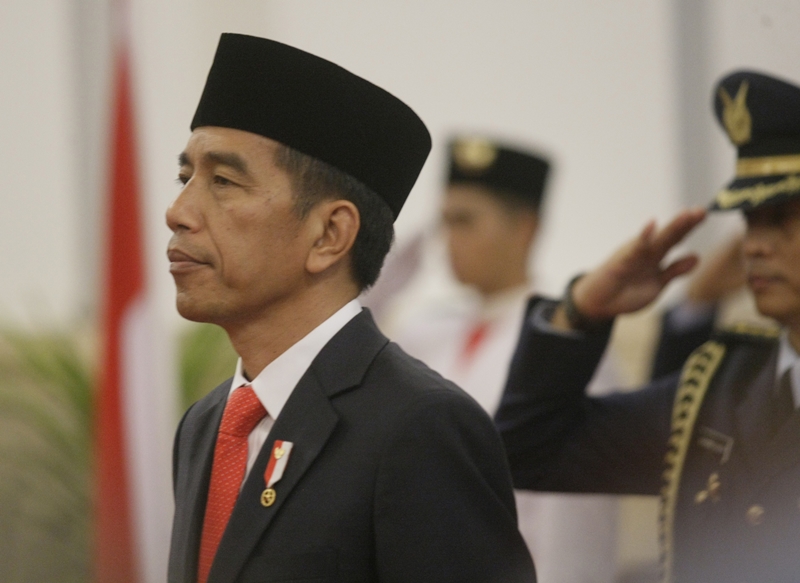 Jokowi Borong Sawo saat Kunjungan ke Pasar Karangayu