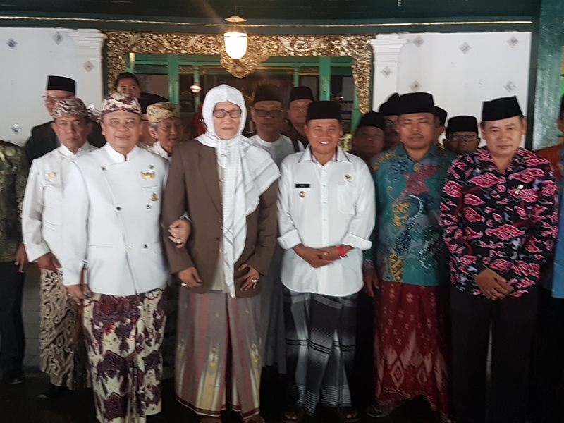 ASN Jawa Barat Kenakan Sarung di Hari Santri