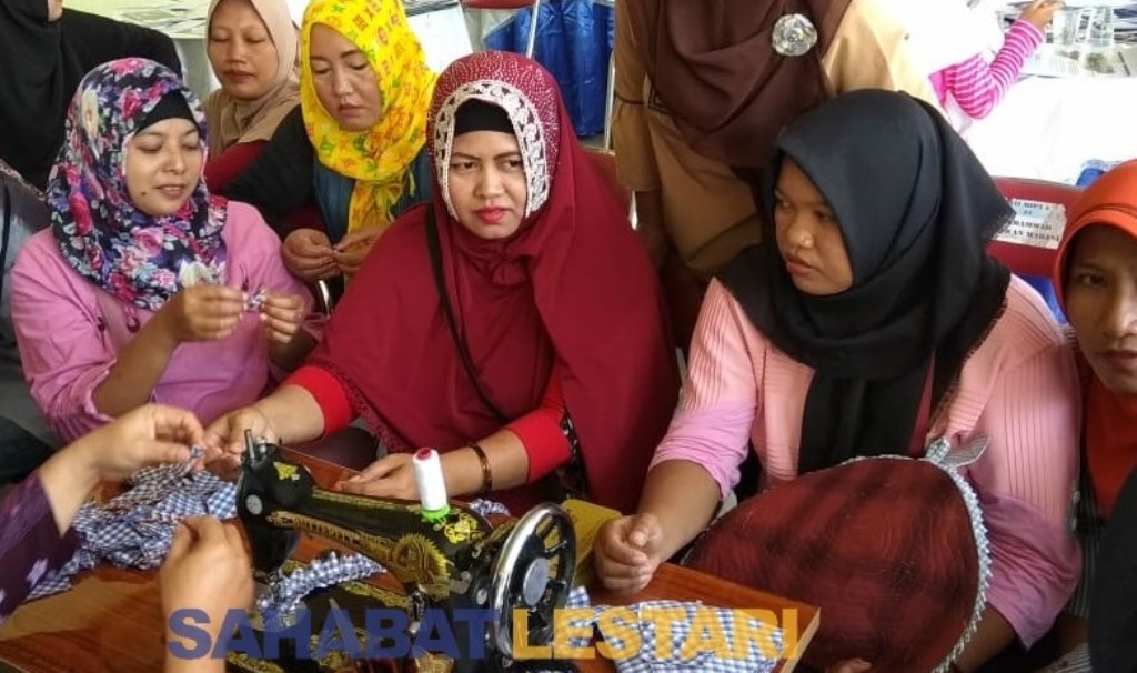 Perempuan Demak Dilatih Ekonomi Kreatif
