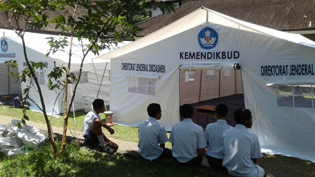 KPAI: Pembagian Tenda Sekolah Darurat Diskriminatif