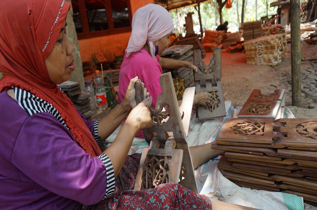 Rehal Kayu Jati Tanpa Sambungan Khas Jepara
