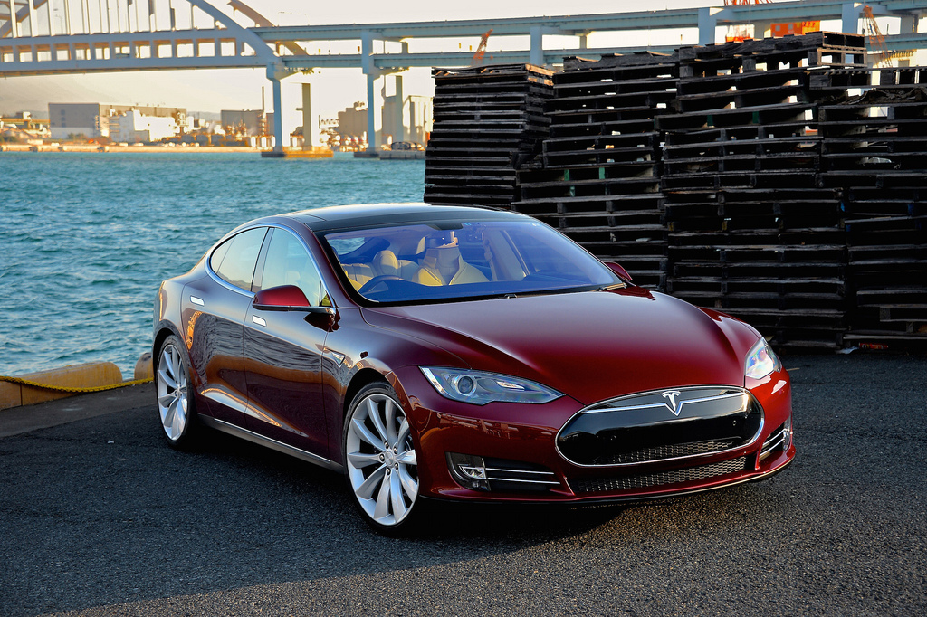 Tesla Model S Bisa Dibobol Hacker