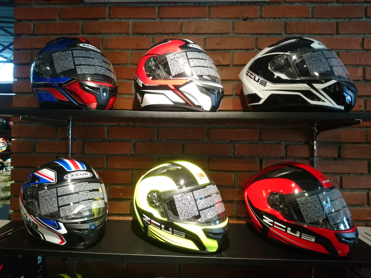 Cara Boss Bikers Edukasi Pengguna Helm