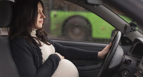 Tips Aman Berkendara Mobil untuk Bumil