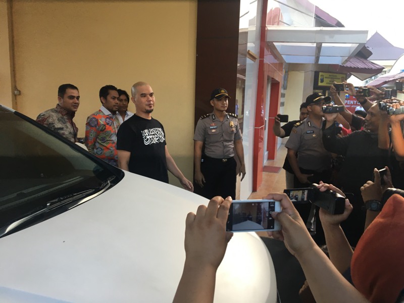 Diperiksa Lagi, Ahmad Dhani Nginap di Surabaya