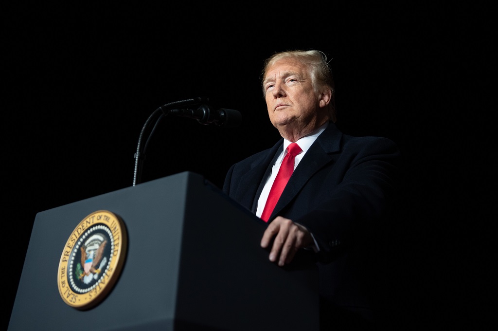 Trump Gunakan iPhone Biasa, Celah Rusia dan Tiongkok?