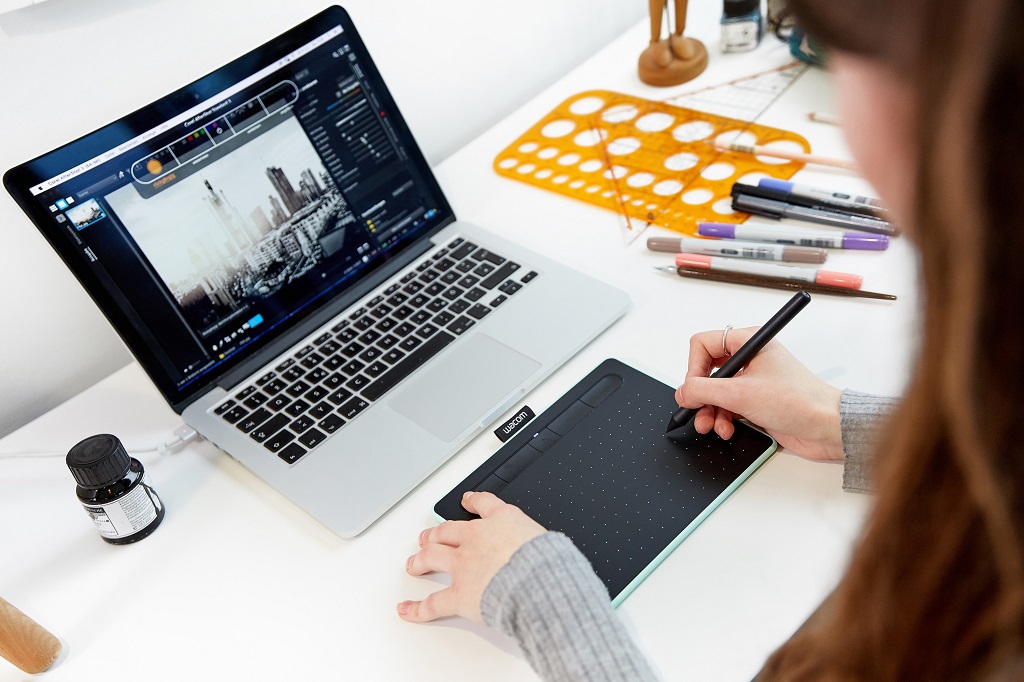 Wacom Intuos Pasang Bonus Aplikasi Kreatif