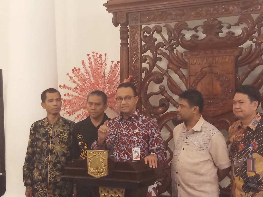 Anies Janji Bangun Banyak Tempat Pengolahan Sampah