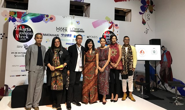 Yayasan Jantung Indonesia Kampanyekan Go Red for Women di Jakarta Fashion Week 2019