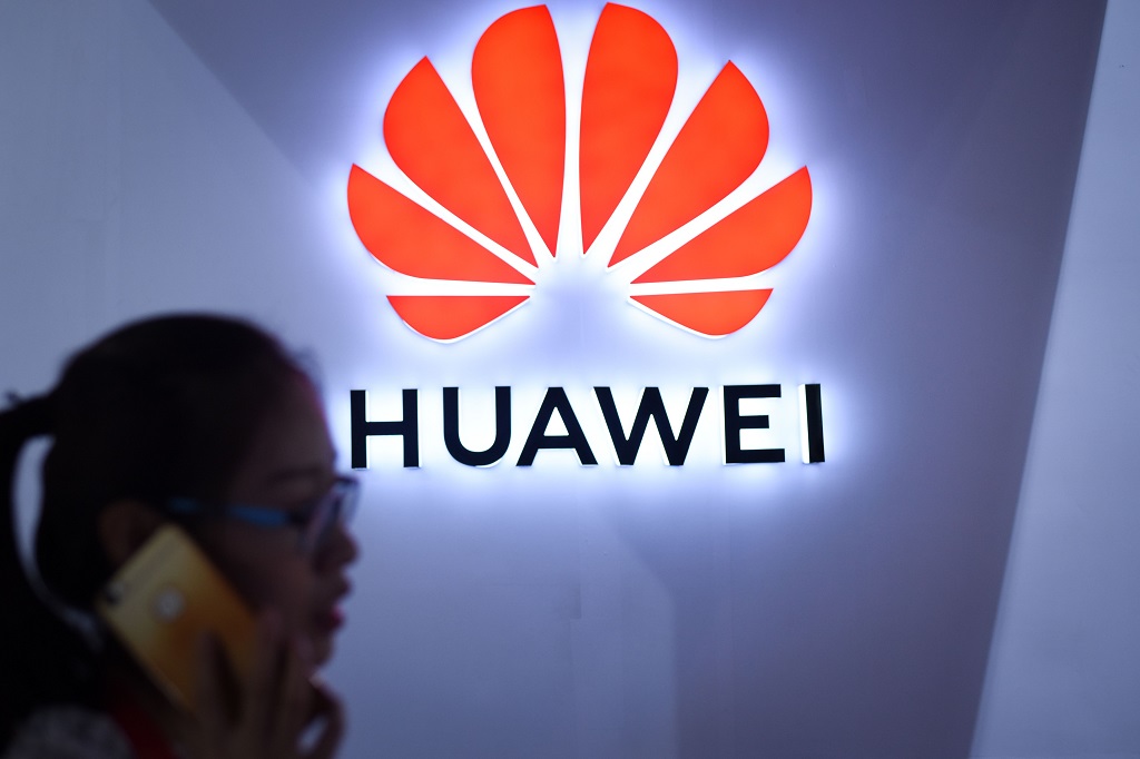Tiongkok Sarankan Trump Pakai Ponsel Huawei