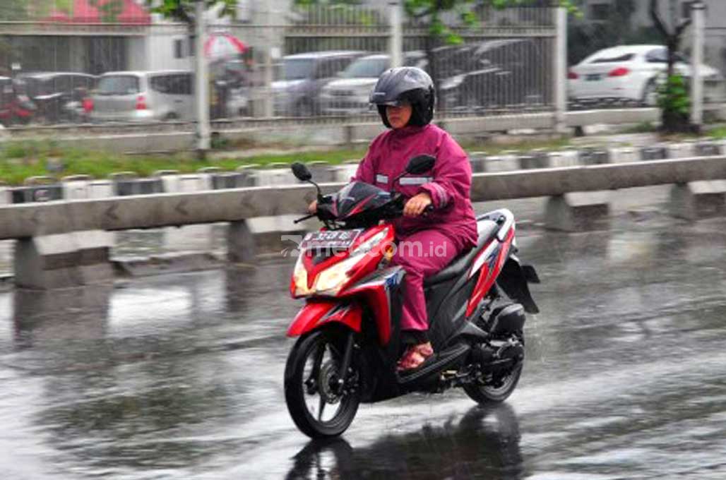 Musim Hujan Tiba, Pilih Jas Hujan Berkualitas