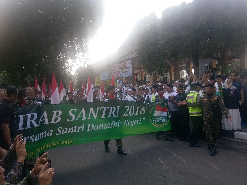 Satu Juta Santri Mengikuti Jalan Sehat