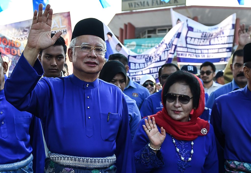 Gelar Kehormatan Najib Razak dan Istrinya Dicopot