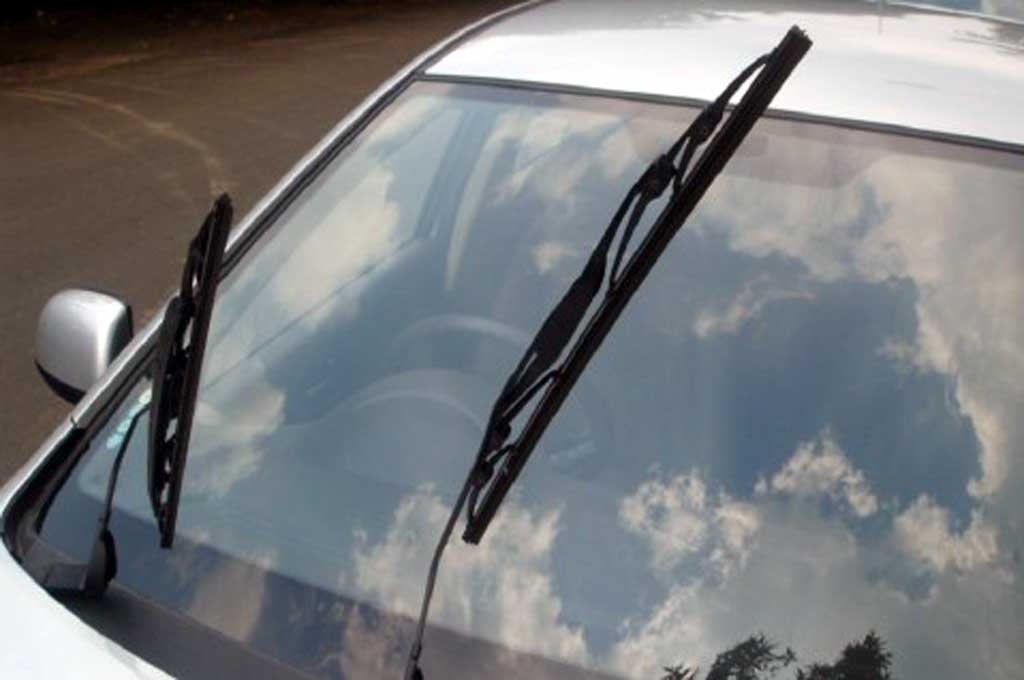 Ganti Wiper, Jangan Tunggu Kaca Tergores