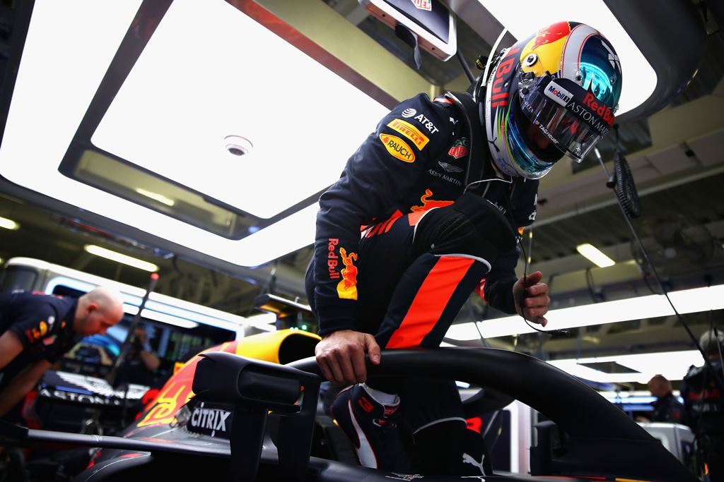 Daniel Ricciardo: Mobil Red Bull Terkutuk!