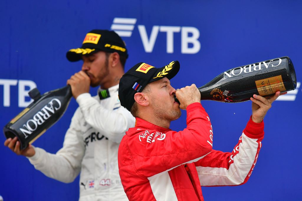 Sebastian Vettel Masih Penasaran dengan Hamilton