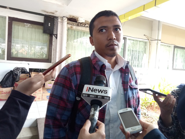 Cemas Keluarga Menanti Informasi Penumpang Lion JT610