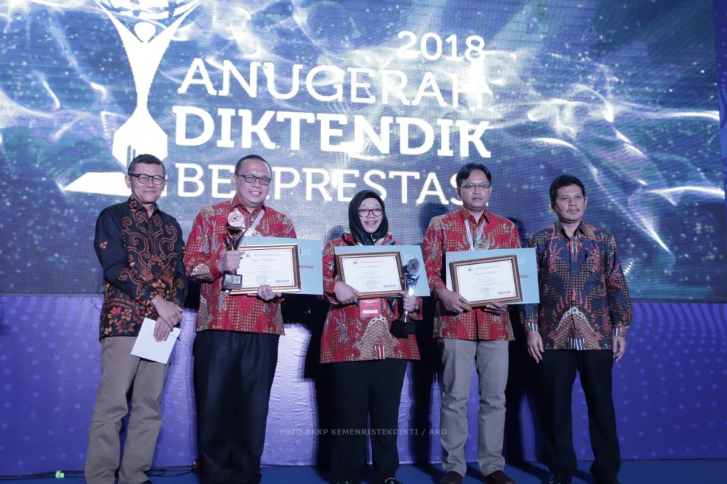 Tenaga Kependidikan Bisa Raih Beasiswa ke Luar negeri