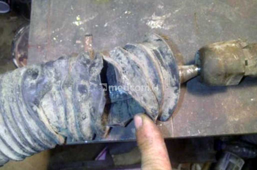 Musim Hujan, Perhatikan Kondisi Karet <i>Boot Steer</i>