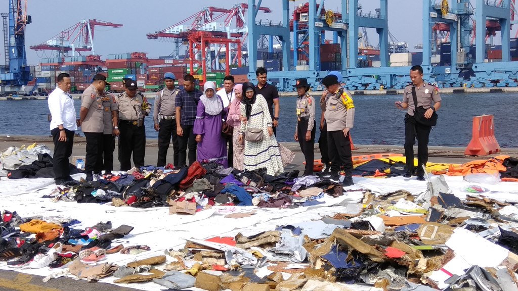 Keluarga Mencari Barang Benda Korban