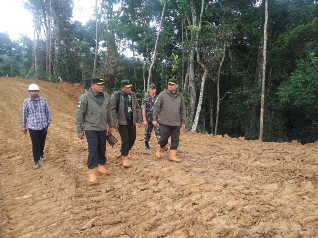 Wakasad Tinjau Pembangunan Jalan Paralel Perbatasan Kalimantan