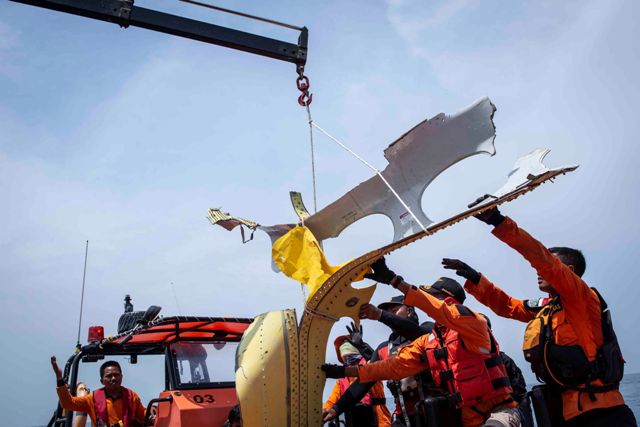 Crane Khusus Disiapkan untuk Angkat Badan Lion Air PK-LQP