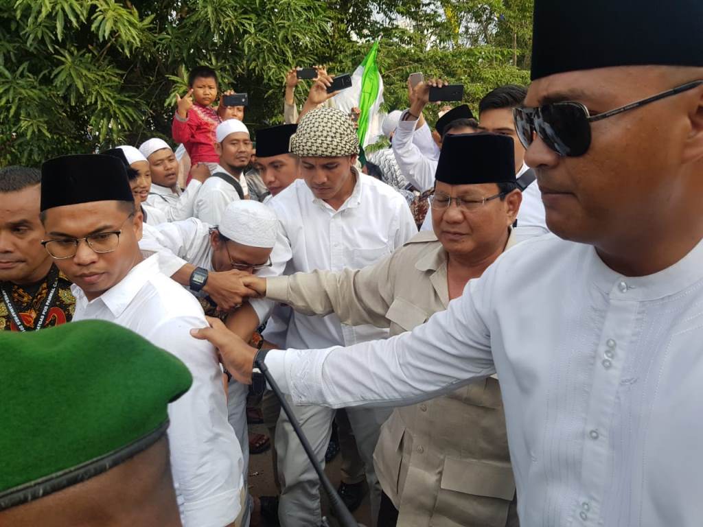Kunjungi Makam Mbah Priuk, Prabowo Bantah Berkampanye