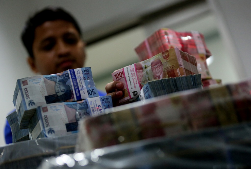 Rupiah Sempat Terpeleset