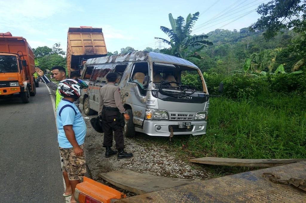 Bus Logistik Terguling, Tour de Singkarak Tetap Berjalan