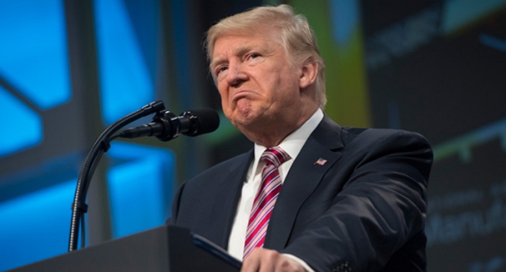 Trump Berlakukan Sanksi Minyak ke Iran Bertahap