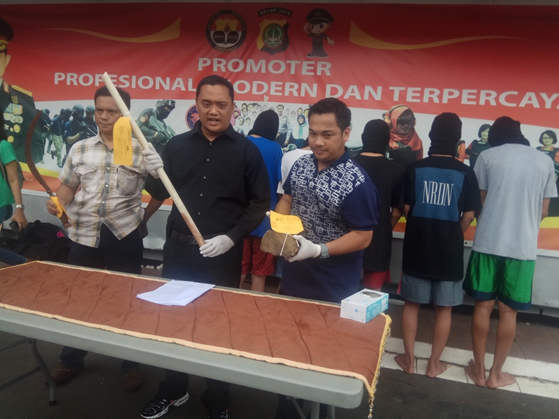 Pemuda Dibacok Buntut Saling Ejek