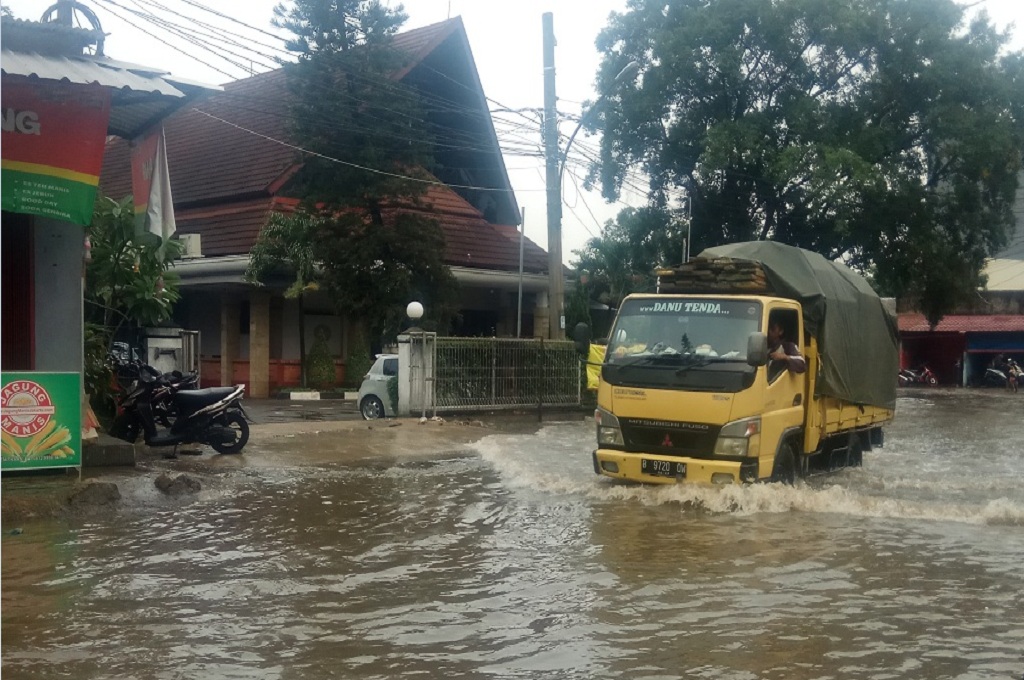 Banjir Merendam Jalur Magonda Depok-Bogor