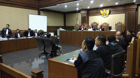 Sutrisno Dituntut 10 Tahun Penjara