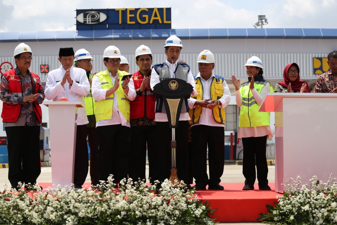 Jokowi Inaugurates Two Toll Roads in Central Java