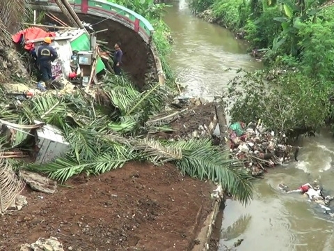 Pemkot Depok Pasang Bronjong di Longsor Citayem