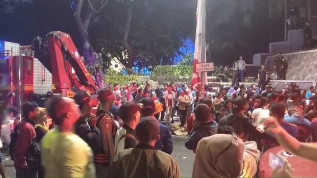 Masinis Sudah Memperingati Penonton Surabaya Membara