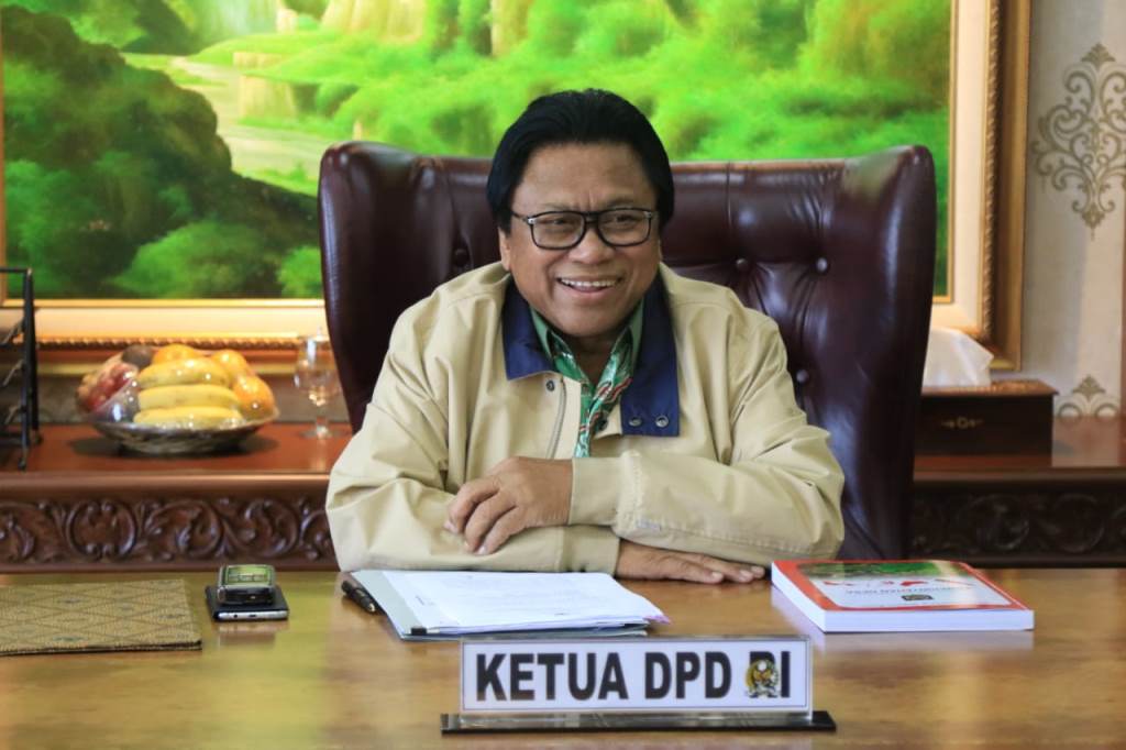 Oesman Sapta Dinobatkan sebagai Komunikator Terbaik