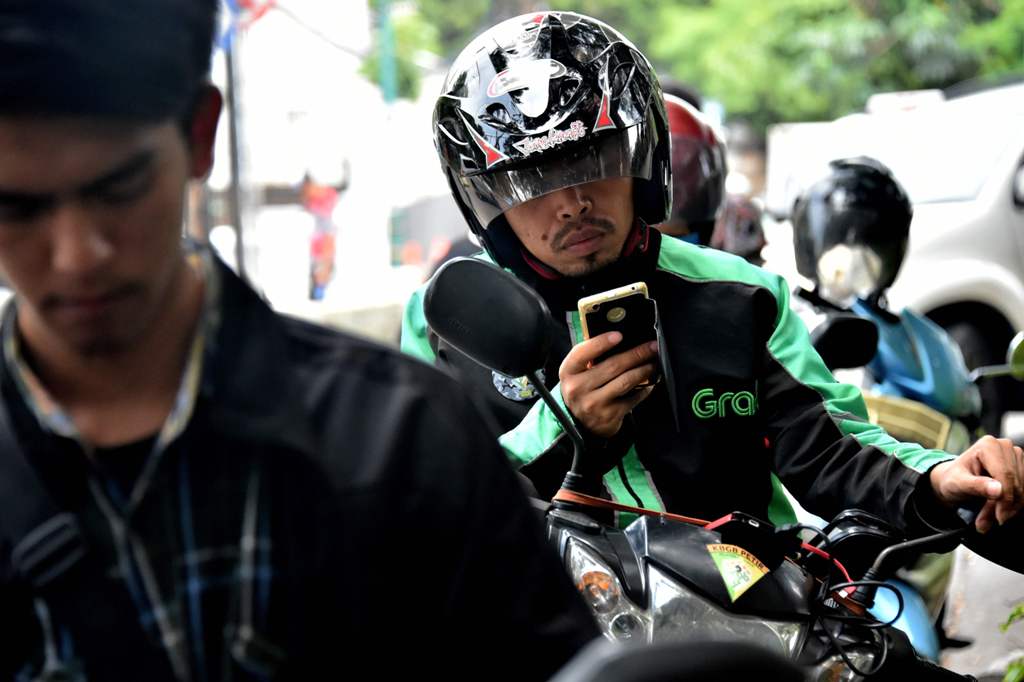 transportasi berbasis aplikasi