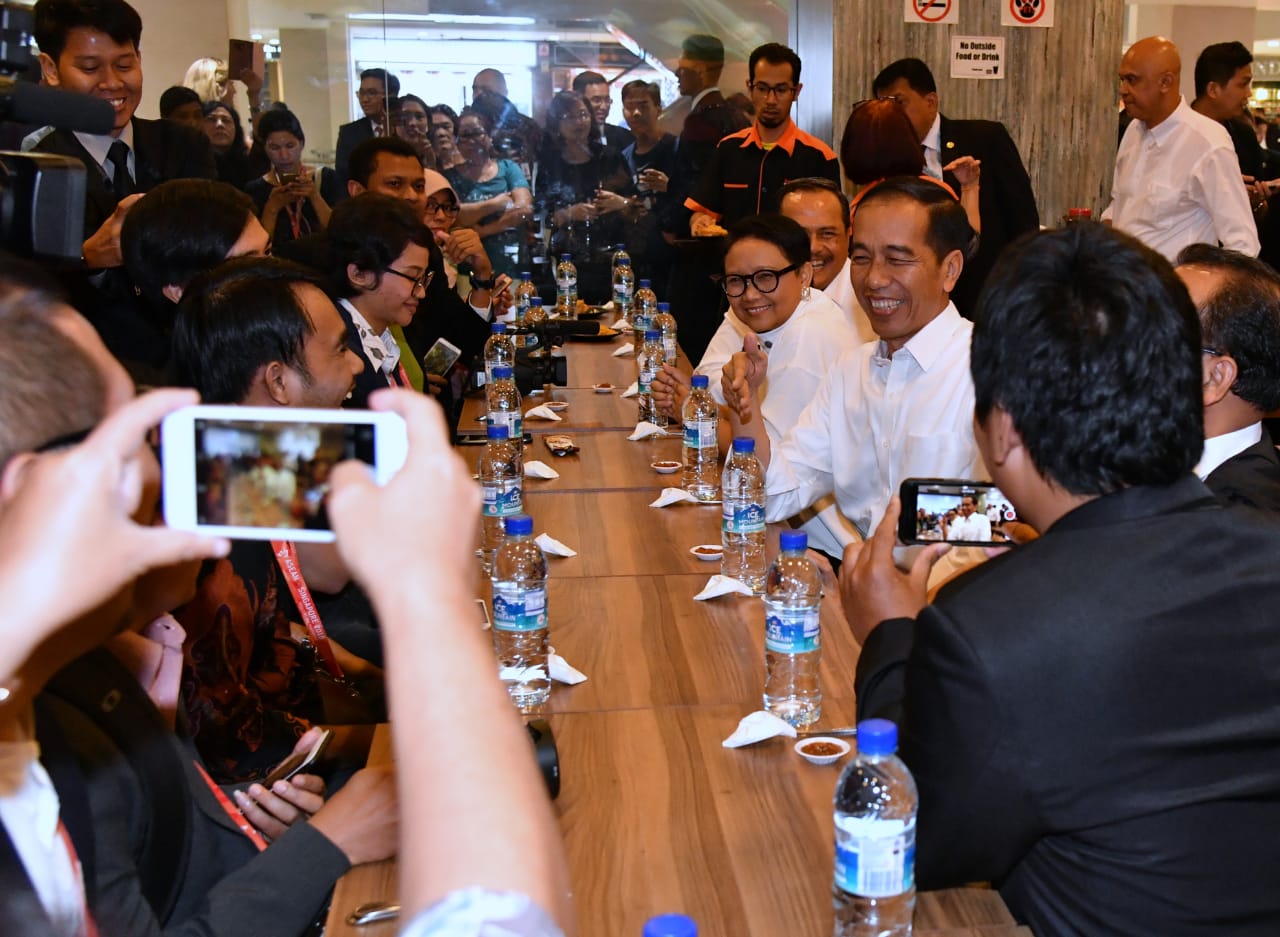 Jokowi Ajak WNI di Singapura Makan Siang Bersama