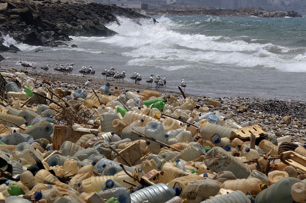 Menjaga Lautan Dari Sampah Plastik