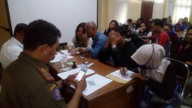 pasangan mesum