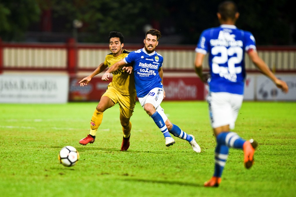 Bauman Masih Belum Bisa Diturunkan Persib Bandung