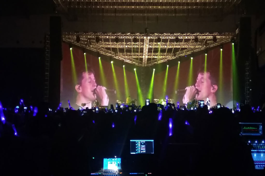 Charlie Puth Heran dengan Kemacetan Jakarta