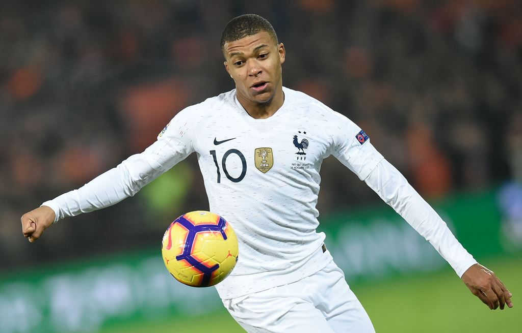 Hazard: Mbappe Pantas Menangkan Ballon d'Or