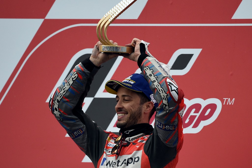 Pembalap Berjatuhan, Dovizioso Berjaya di MotoGP Valencia