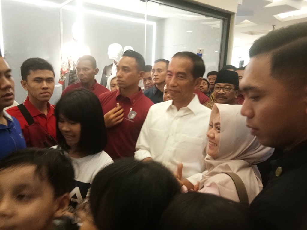 Presiden Jokowi Bikin Heboh Pengunjung Tunjungan Plaza