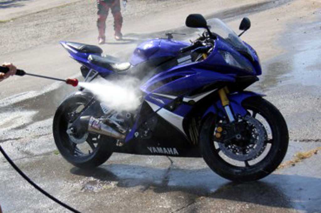 Jangan Asal, Mencuci Motor Ada Pantangannya juga!